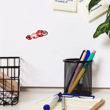 Cargar imagen en el visor de la galería, Imán con beso de YAMMIES