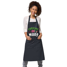 Cargar imagen en el visor de la galería, Delantal de cocina unisex Cooking On Mars