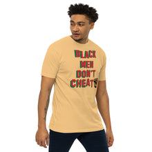 Cargar imagen en el visor de la galería, Camisetas premium con el mensaje &quot;Los hombres negros no engañan&quot;
